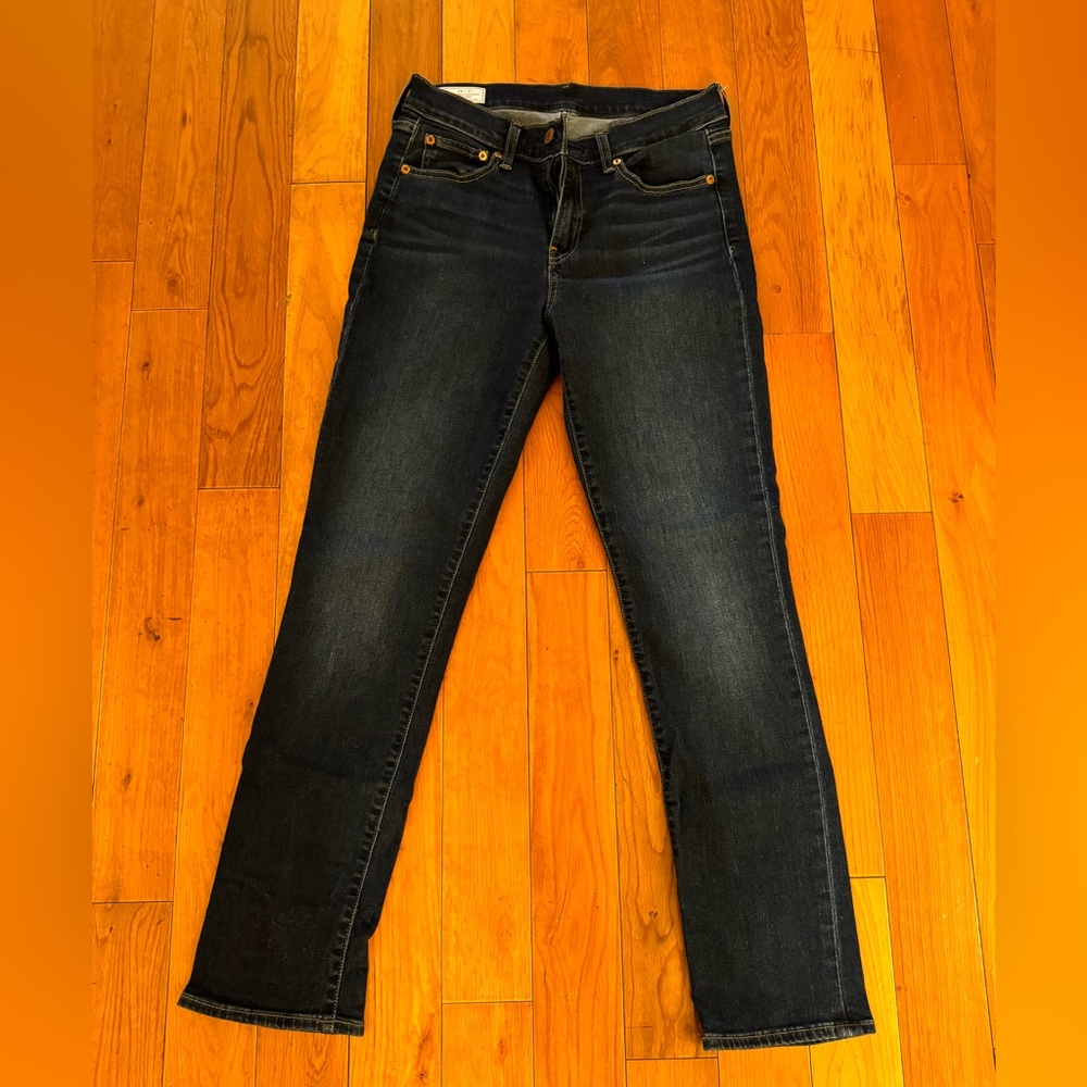 Gap Classic Straight Mid Rise Jeans - Dark Wash - Size 6/28
